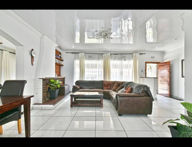 3 BEDROOM HOUSE FOR SALE IN GLENANDA